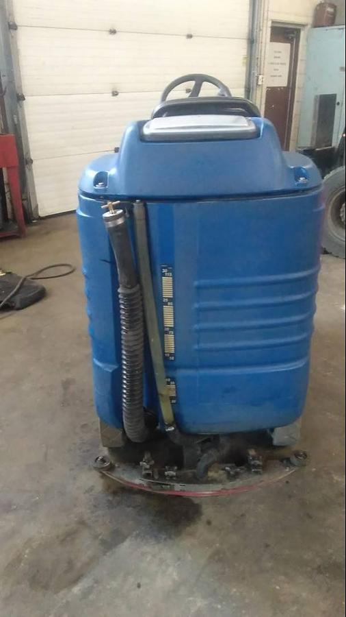 Windsor SG28 – rear view – recovery tank, charger port, CSA/MOL safety tags – walk-behind electric scrubber – Brampton ON