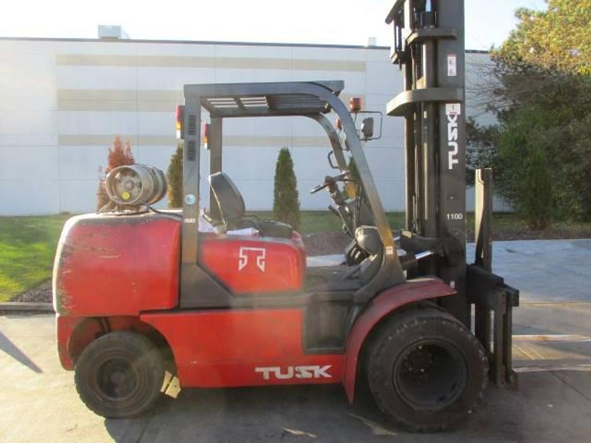 CSA-Certified 11,000 lb Tusk 1100PGA2-8 Propane Forklift with Pneumatic Tires and Side Shift Delivered to Brampton ON