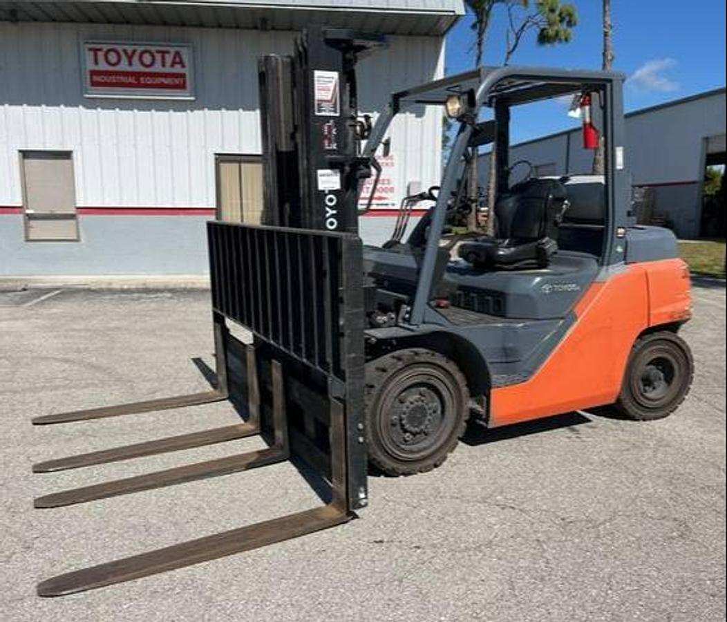 2018 Toyota 8FG35U LPG Forklift | CSA Certified | Triple Mast | Double Pallet Handler | Pneumatic Tires | Brampton ON | Export Ready