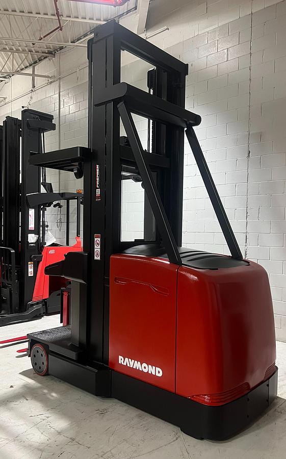 2013 Raymond 960‑CSR30T rear‑side angle – operator compartment, chassis, and swing‑reach mast – wire‑guided VNA turret forklift – 56” carriage – Brampton ON
