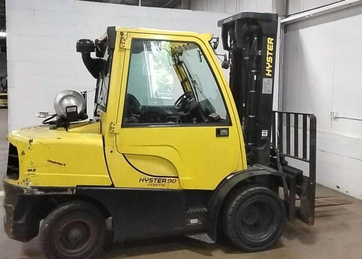 2018 Hyster H90FT LPG Forklift | Triple Mast | Fork Positioner | Full Cab | CSA Certified | Brampton ON | Export Ready
