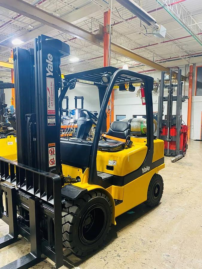 Yale GLP060VXN – close-up front angle – fork carriage, triple mast welds, and solid pneumatic tire tread – CSA-certified propane forklift – Brampton O