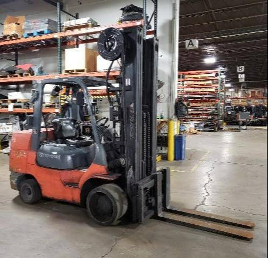 2012 Toyota 7FGCU45 CSA propane forklift Brampton 10000 lb 218” triple mast fork positioner side shift cushion tires indoor rigging export-ready