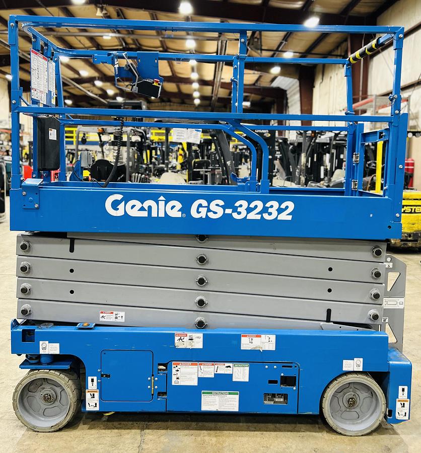 Refurbished 2019 Genie GS‑3232 | 500 lb Capacity | 32’ Platform Height | 38’ Working Height | 32” Narrow Chassis | CSA Certified | Brampton ON