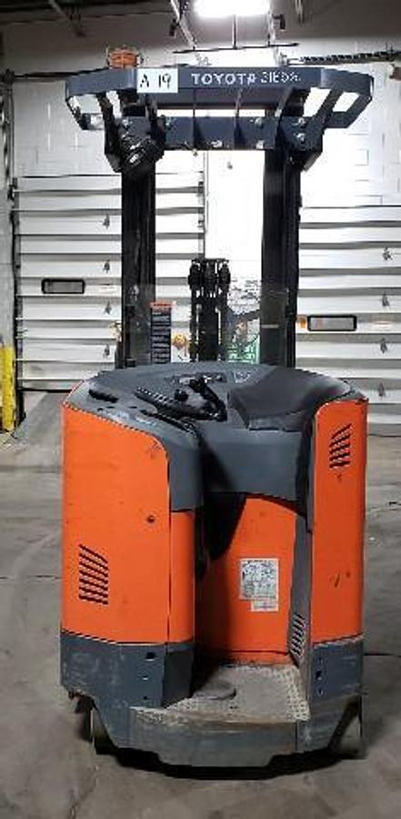 Rear angle view of 2020 Toyota 9BDRU15 showing counterweight and chassis