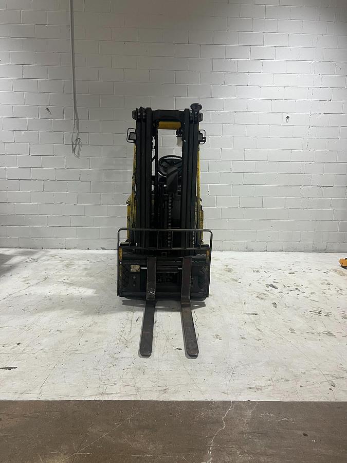Front view of Budget Hyster E45XM‑27 showing forks and 189” triple mast.