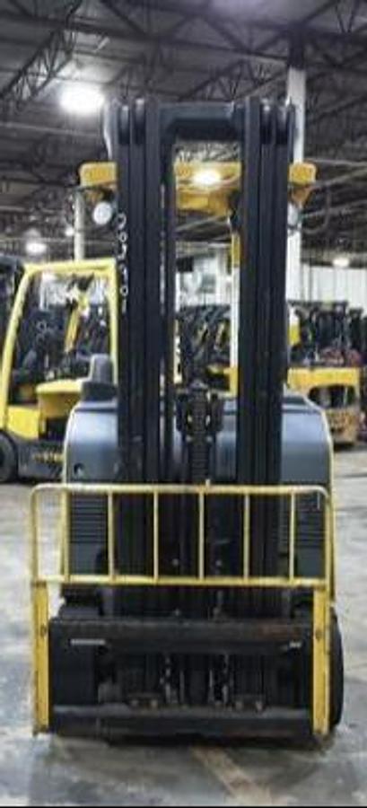 Front view of Hyster E30HSD3-16 forklift – triple-stage mast, 42” forks, CSA-certified chassis – Premier Lift Equipment Brampton ON