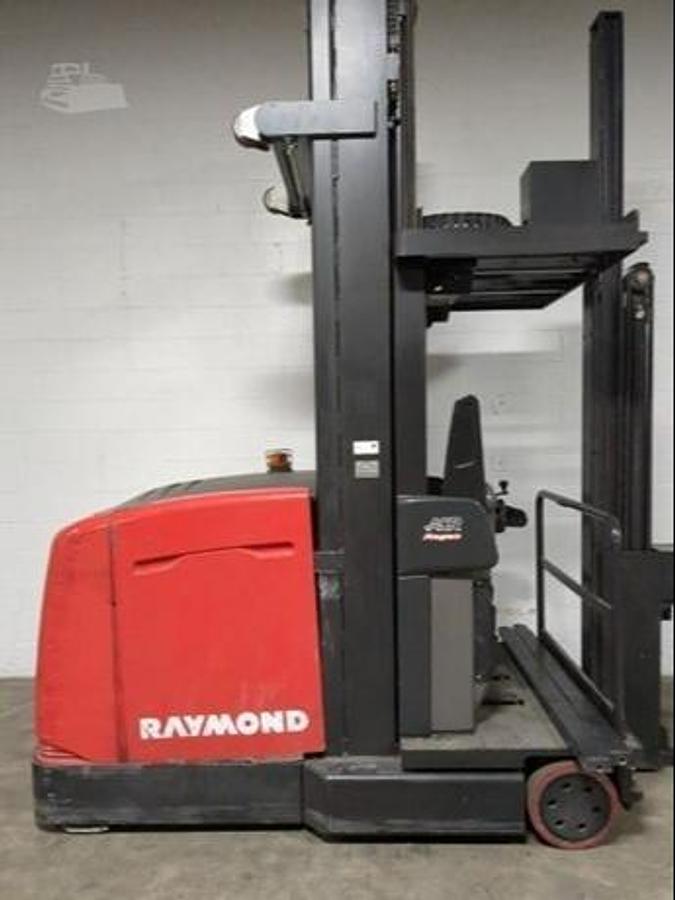 Raymond 960-CSR30T – full side profile – turret mast and elevated operator cab – CSA/MOL certified electric forklift – Brampton ON