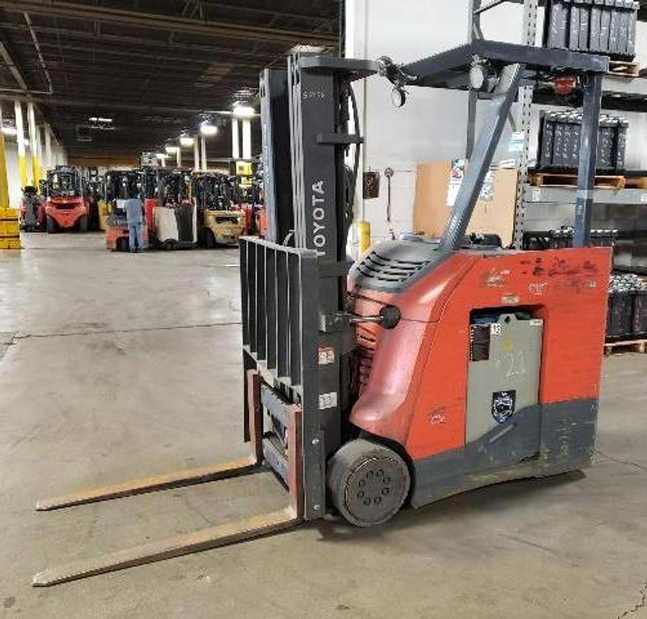 Side profile of 2020 Toyota 8BNCU20 stand‑up counterbalance forklift with 189" mast