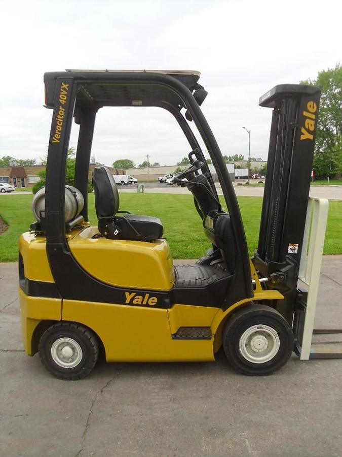 2006 Yale GLP040 LP forklift with 42" forks and pneumatic tires deployed in Brampton for CSA-compliant outdoor warehouse operations