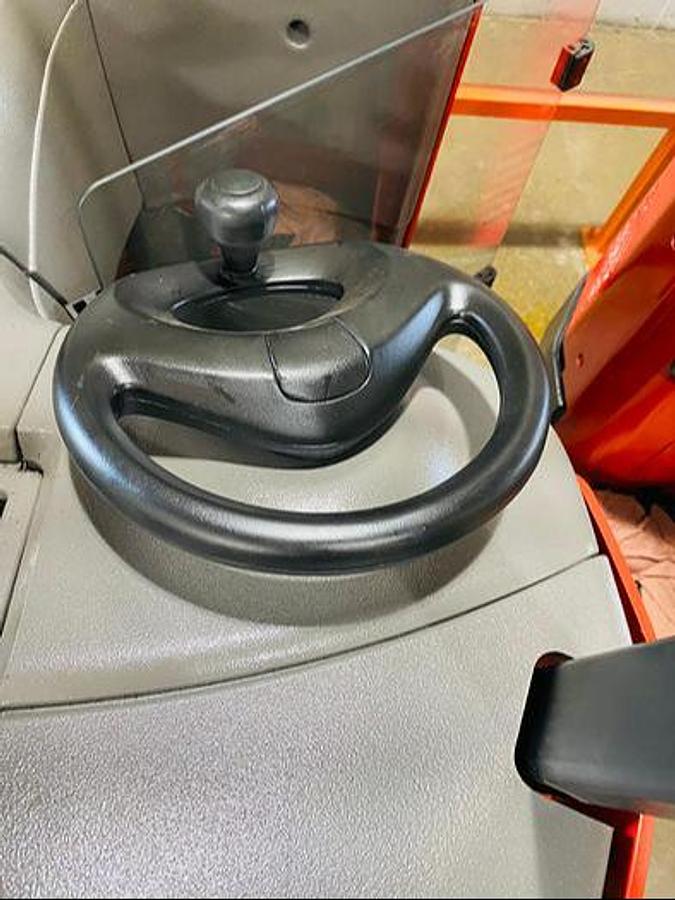 Side‑stance steering wheel and operator control area on Raymond 750‑DR32TT reach truck