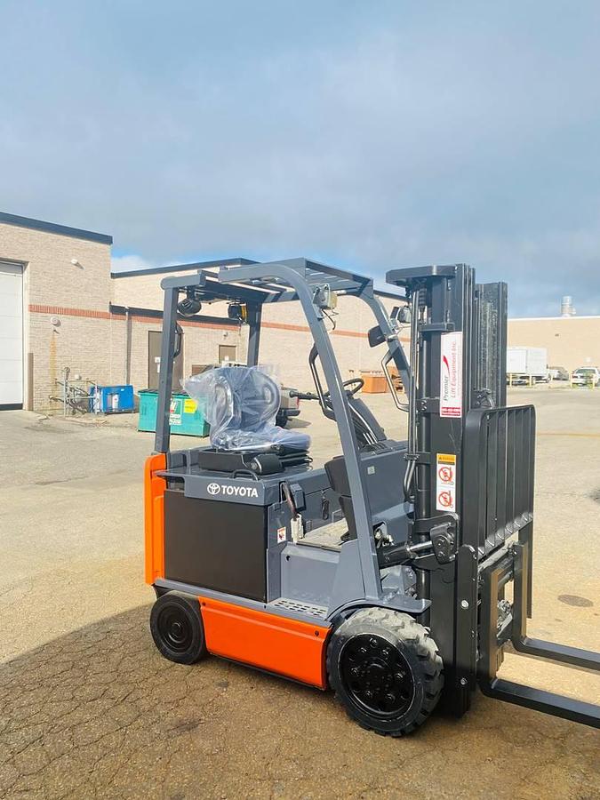 Sold-Toyota-8FBCHU25-CSA-Electric-Forklift-5,000lb-189”-Lift-BramptonON