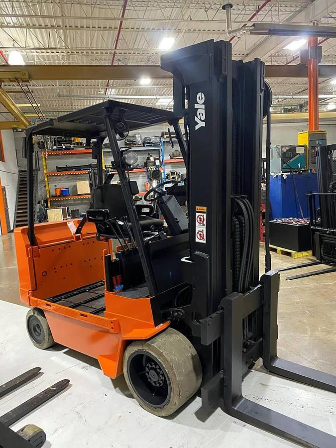Yale ERC120HGN – front angle chassis-only view – triple mast, Class III carriage, and cushion tires – CSA-certified electric forklift – Brampton ON