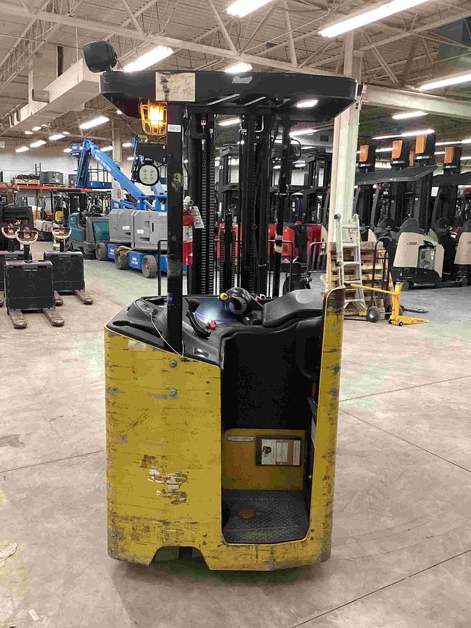 Yale ESC040AD – rear angle view – counterweight, CSA decals, and cushion tires – electric docker forklift – Brampton ON