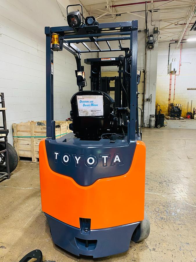 Toyota 8FBCU32 – direct rear view – counterweight, rear lights, and safety decals – CSA-ready electric forklift – Brampton ON