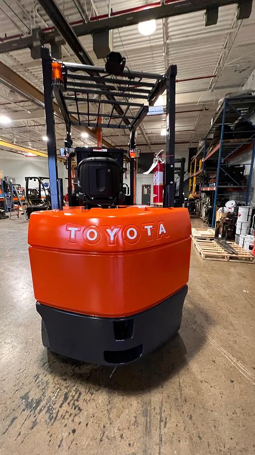 Back  showing counterweight and rear lights