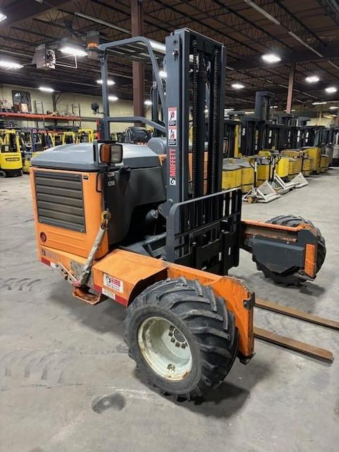 Moffett M8 55.3NX – front angle view – mast, block forks, side shift – CSA-certified piggyback forklift – Brampton ON