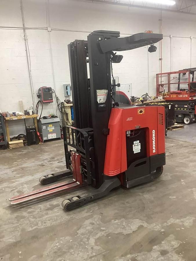 2020-Raymond-770-R45TT-Reach-Truck-Side-View-Brampton-Low-Hour