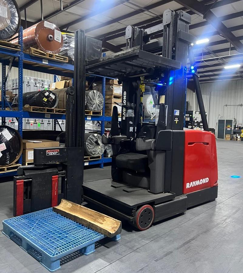 2006 Raymond SA-CSR30T CSA turret forklift Brampton 3000 lb 250” triple mast wire guidance swing reach export-certified battery extra