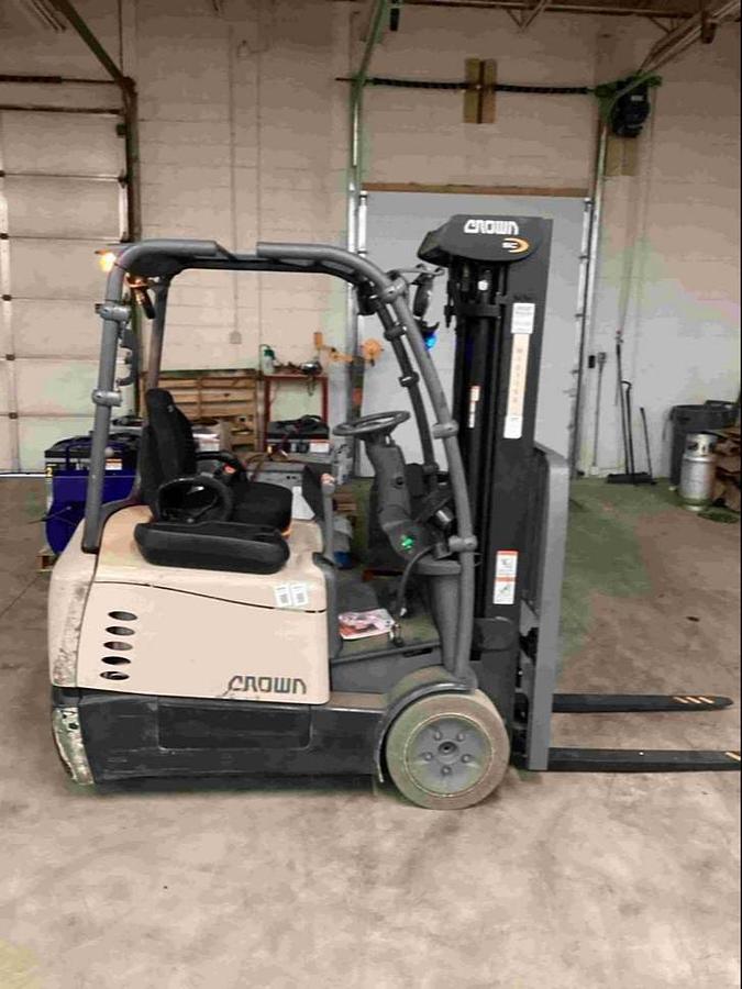 Crown SC5225‑35 electric forklift CSA certified Mississauga |