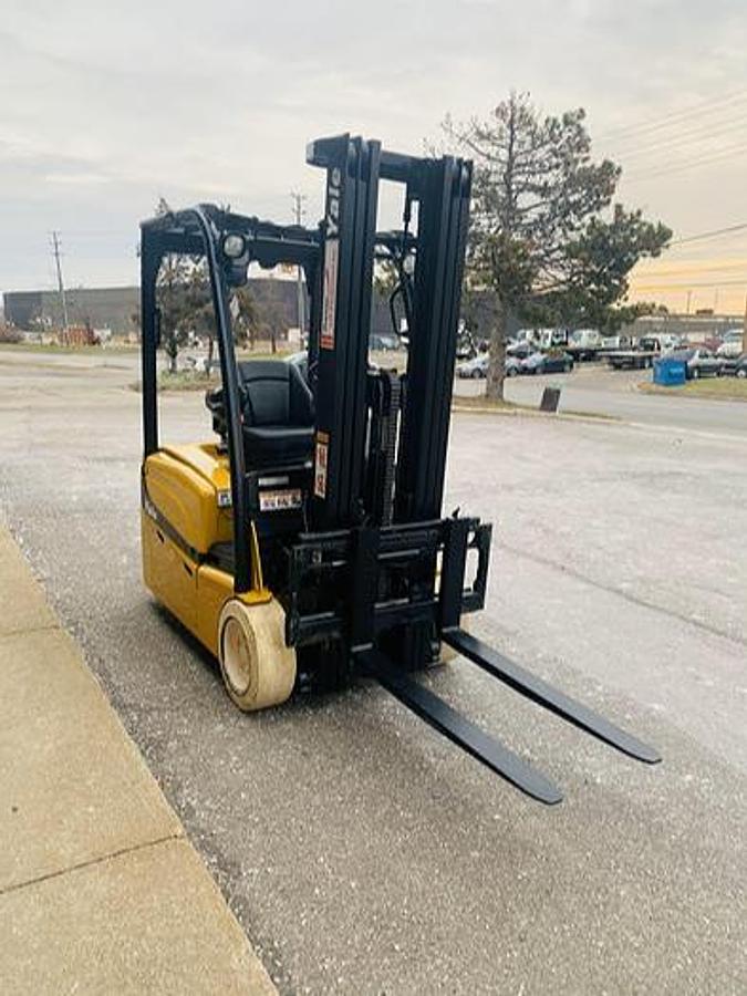 Yale ERP030VTN – triple mast side angle – 187” lift height – CSA certified electric forklift – Brampton ON