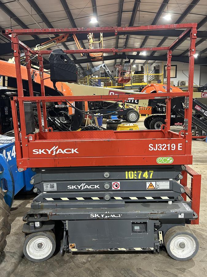 Refurbished 2024 Skyjack SJIII 3219 Electric Scissor Lift | 25’ Platform | 32” Narrow Chassis | Extension Deck | CSA | Brampton