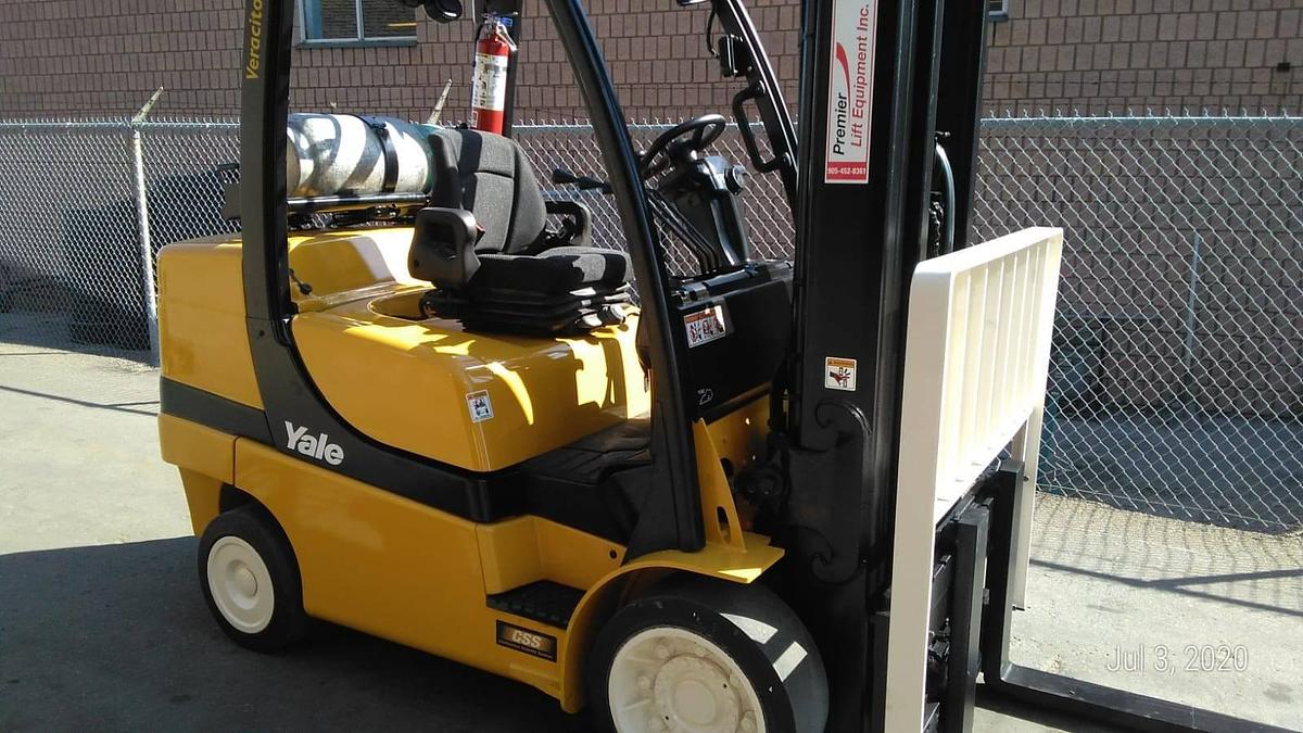 2016 Yale GLC080VX CSA propane forklift Brampton 8000 lb 218” triple mast cushion tires clamp-ready UL/EE fire-safe export-certified
