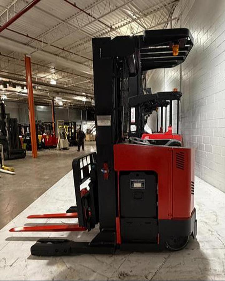 Side view of Budget Raymond EASIR40TT reach truck, non‑CSA.