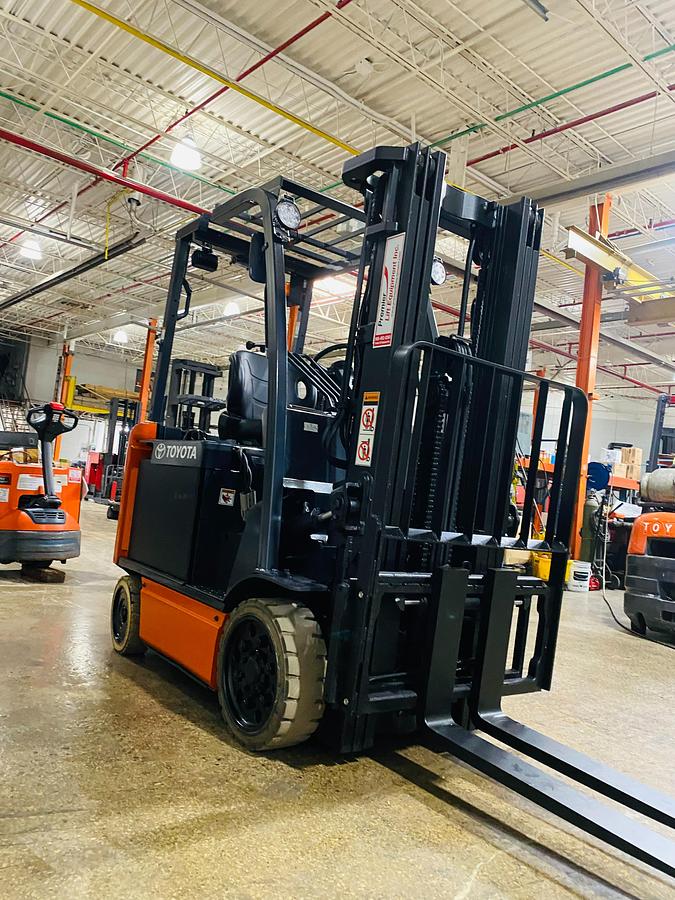 Toyota 8FBCU25 – angled front view from driver side – mast, forks, and chassis – CSA/MOL certified electric forklift – Brampton ON
