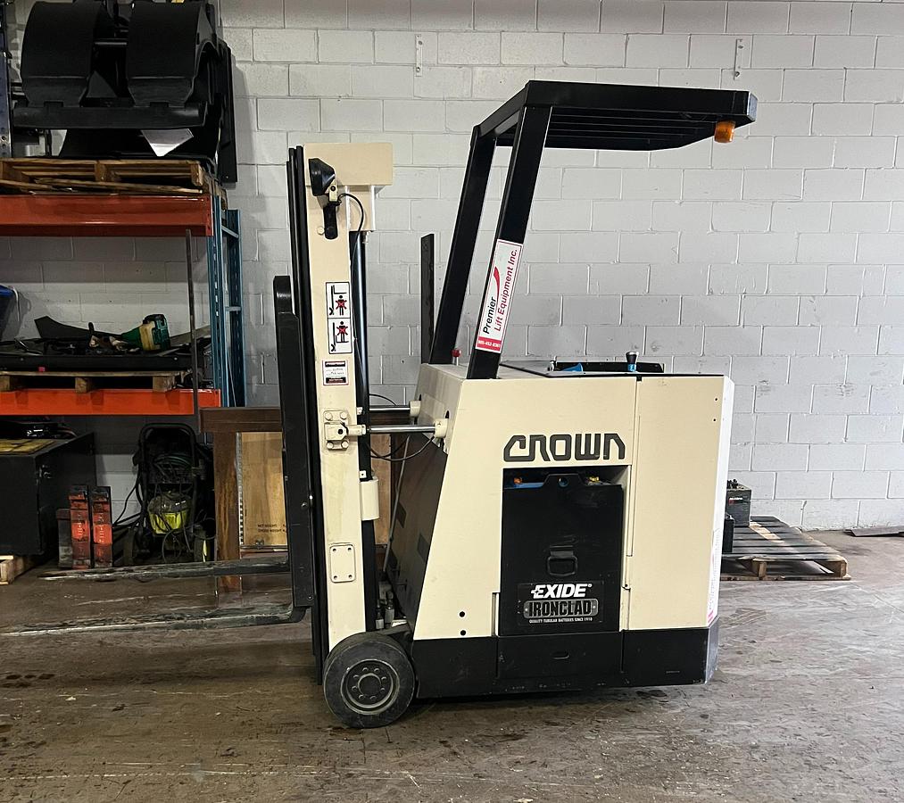 Side view of Budget Crown 35RCTT‑190 Dockstocker, older non‑CSA unit with 83"/190" triple‑stage mast and used battery/charger included.