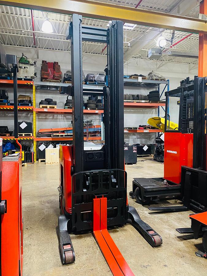 Front angled view showing mast rails and 42” fork tips