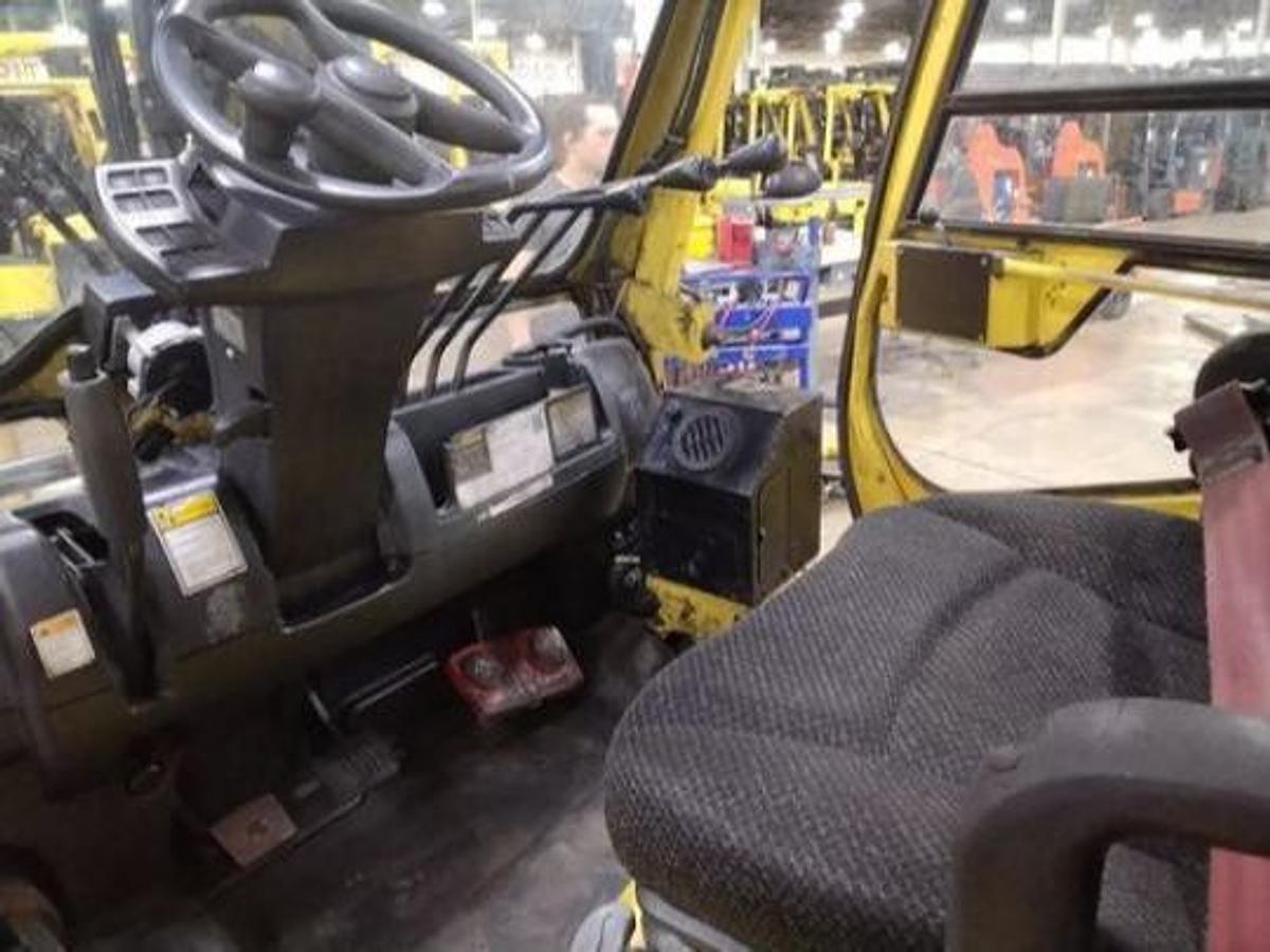CSA-Certified 2021 Hyster S155FT Diesel Forklift – Operator Compartment with Levers, Seat, and Dash