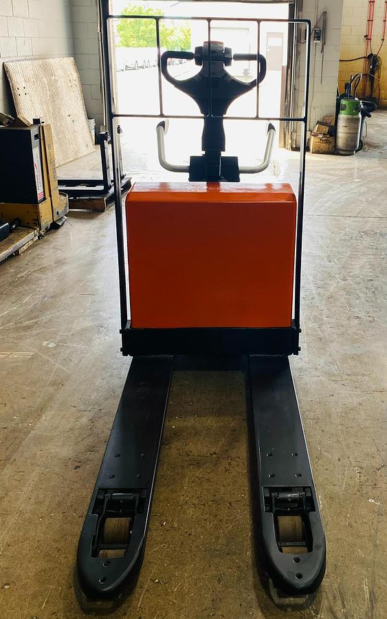 2022 BT LPE200Z front view – 27x45 forks – electric walkie rider – CS platform – warehouse‑ready