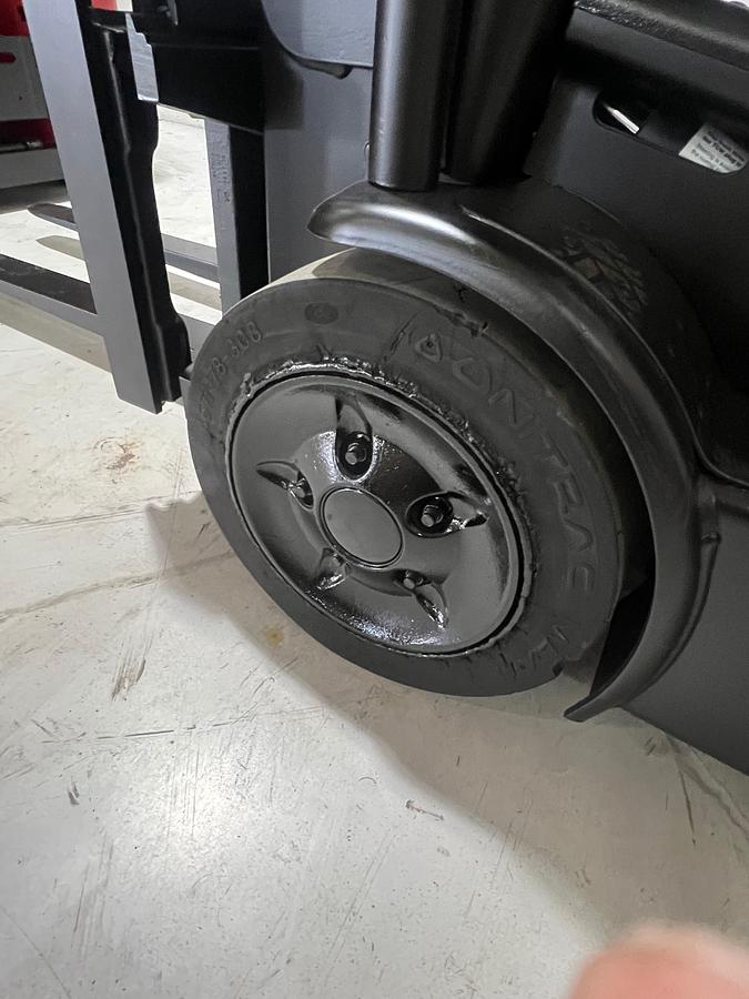 Crown SC5225-35 – front left drive tire – reconditioned electric forklift – CSA certified – Premier Lift Equipment – Brampton ON