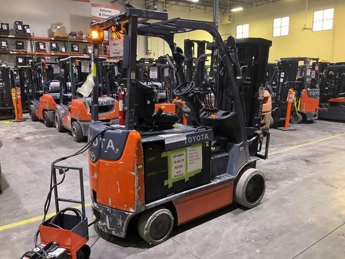 Back angled side view showing counterweight and rear lights