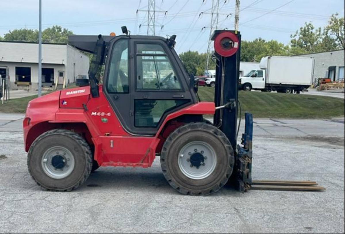 CSA-certified diesel forklift | 8,000 lb | full cab | 4WD | single-double attachment | rough terrain spec | Premier Lift Brampton ON
