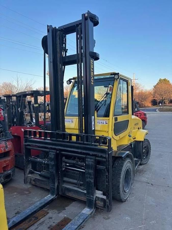 Front mast view showing 2-stage mast and fork positioner