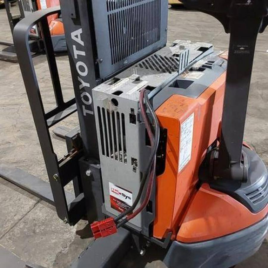 Toyota 8BWS13 – battery compartment close-up – onboard 24V battery with 110V wall plug connector – CSA-certified electric stacker – Brampton ON