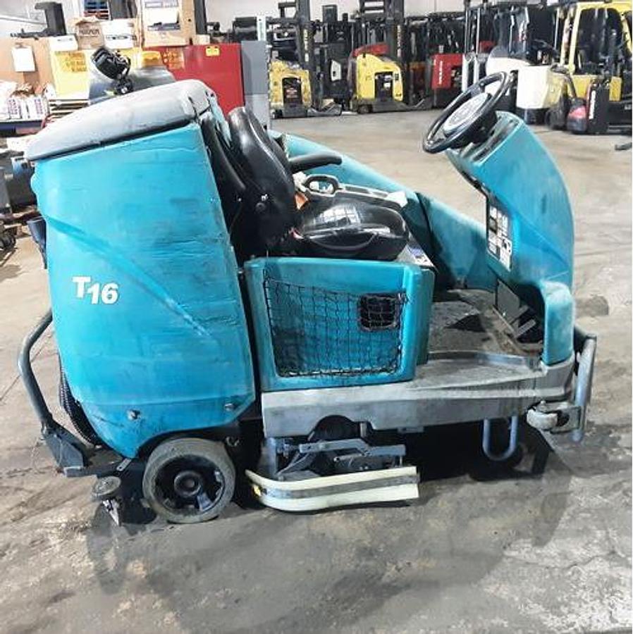 Refurbished 2020 Tennant T16 | 36” Ride‑On Electric Floor Scrubber | ZERO HOURS | 36V Battery Installed | CSA/MOL Certified | Brampton ON