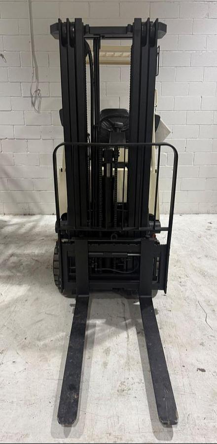 Front view of Budget Nissan CUM01L15SN older electric forklift, non‑CSA.