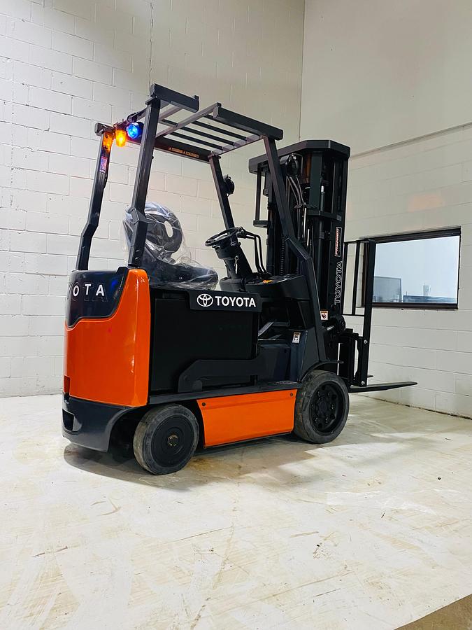 Back angled side view showing counterweight and rear lights