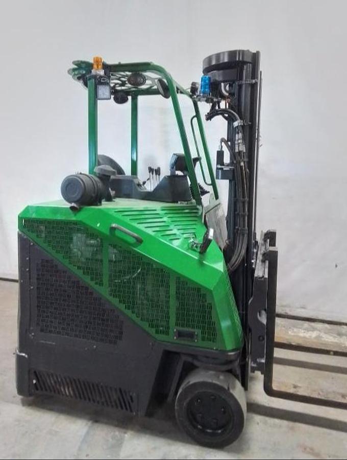 Combilift CB6000 – side view – 4-way steering tires, propane tank mount, open operator frame – multi-directional LPG forklift – Brampton ON