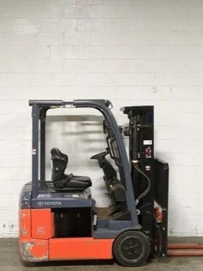Toyota 8FBES15U forklift – full side profile – CSA certified – 3-wheel electric – Brampton ON