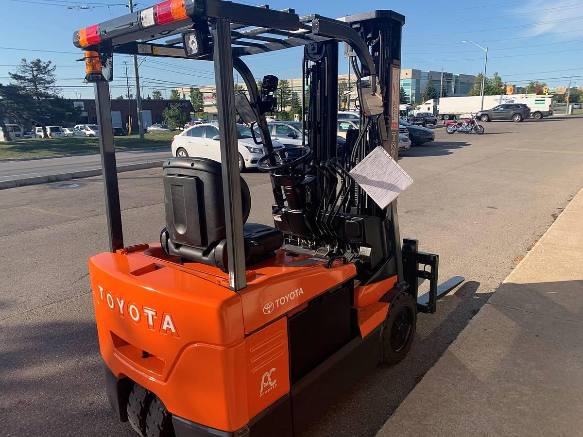 Back angled side view showing counterweight and rear lights