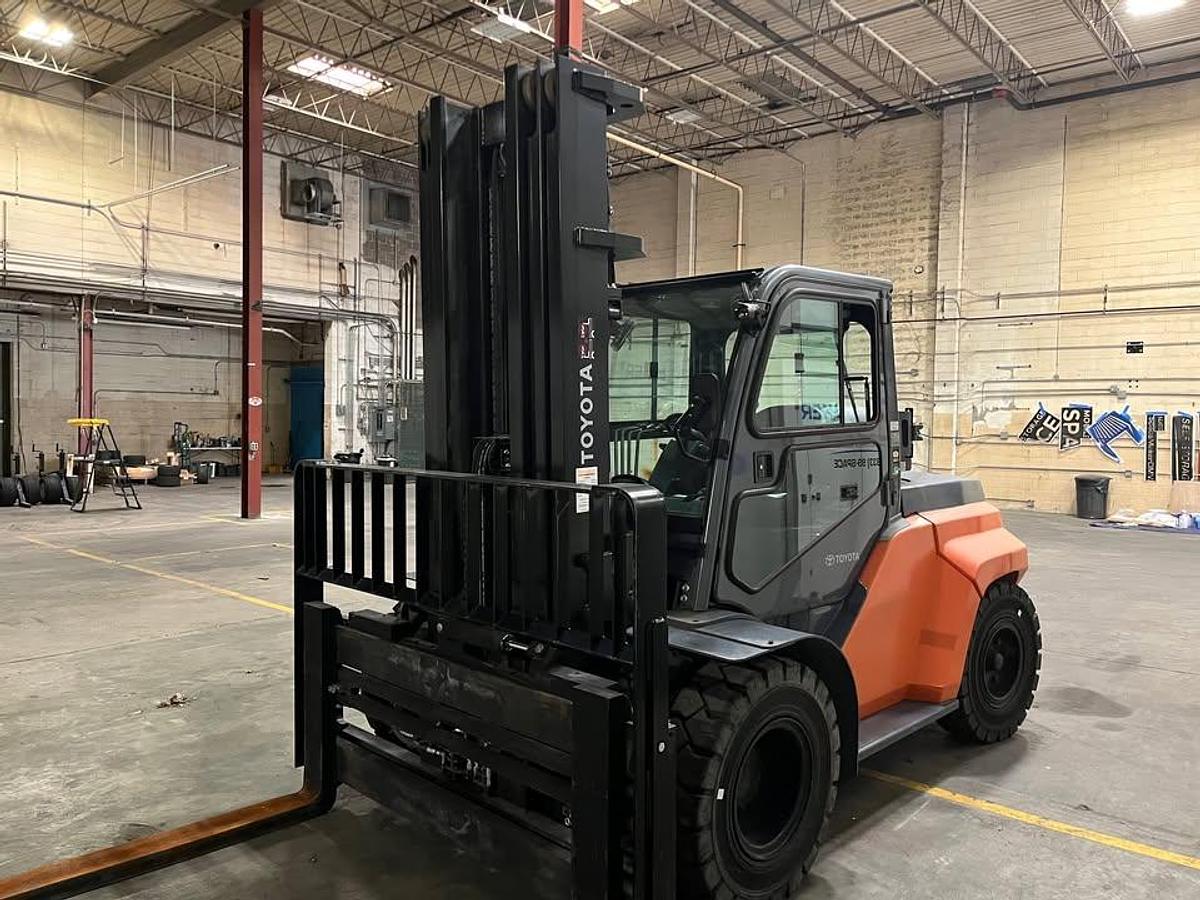 2020 Toyota 8FG70U LPG Forklift | Triple Mast | Fork Positioner | Full Cab | CSA Certified | Brampton ON | Export Ready
