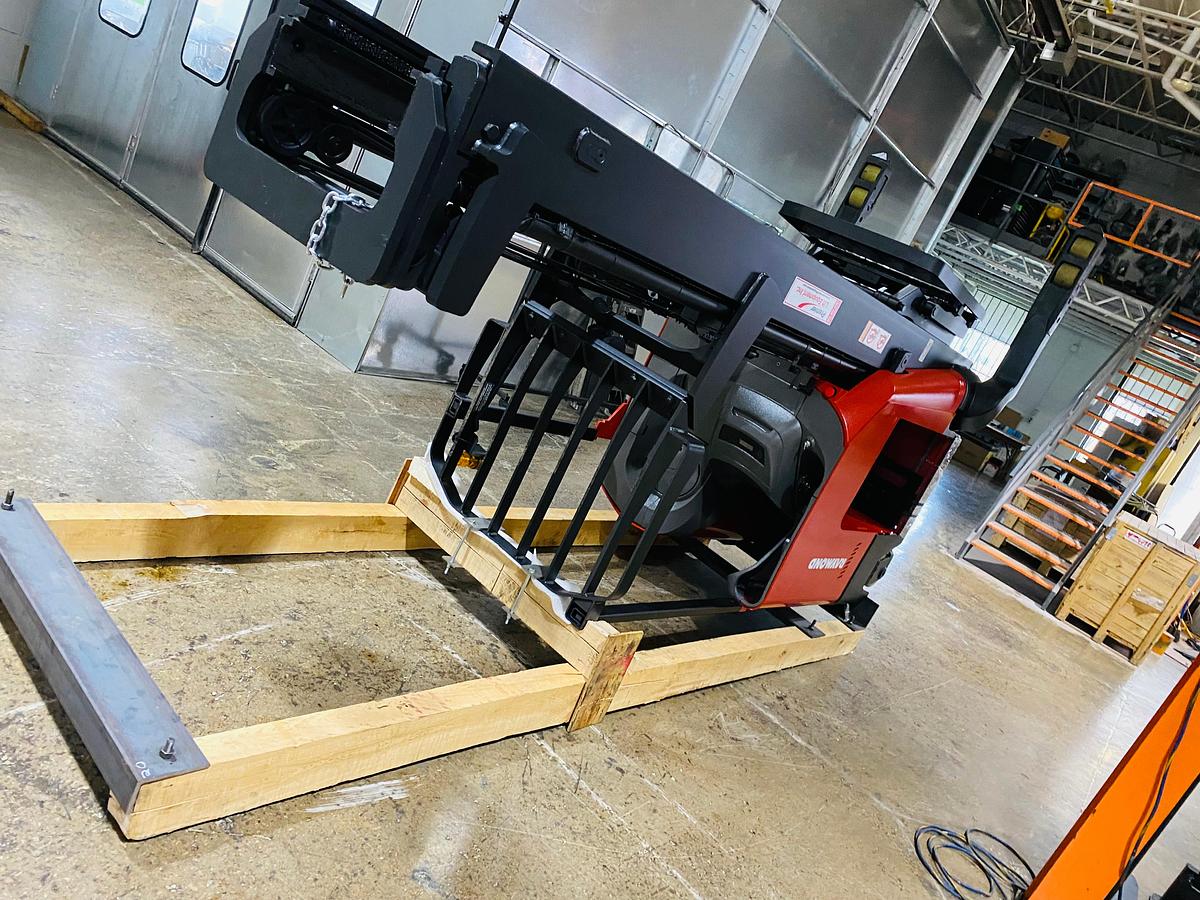 Cradled laid down angle with mast and overhead gaurd