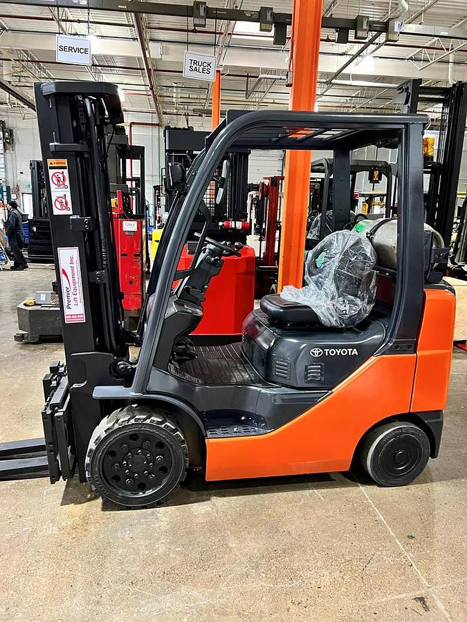2019 Toyota 8FGCU25 CSA propane forklift Brampton 5000 lb 189” triple mast side shift cushion tires clamp-ready UL/EE fire-safe export-certified