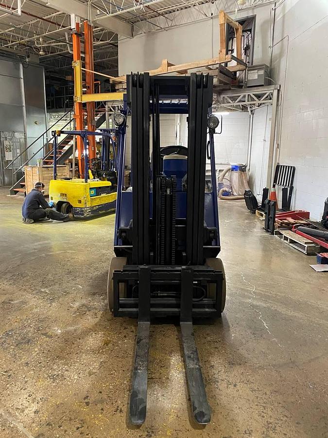 Front view of mast, carriage and forks