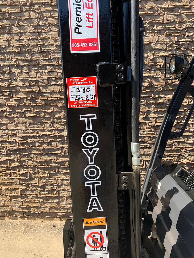 side picture of mast with valid MOL/Safety Sticker