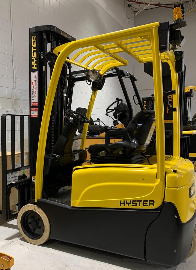 Side view of 2012 Hyster J35XNT 3‑wheel electric forklift
